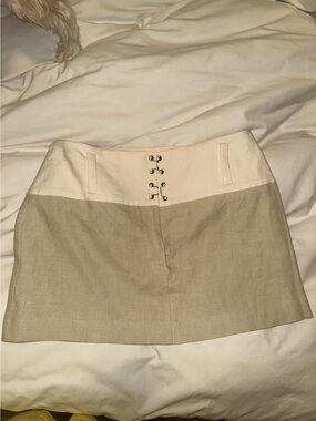Venroy Two-Tone Cream and Tan Mini Skirt with Hook Closure NWOT